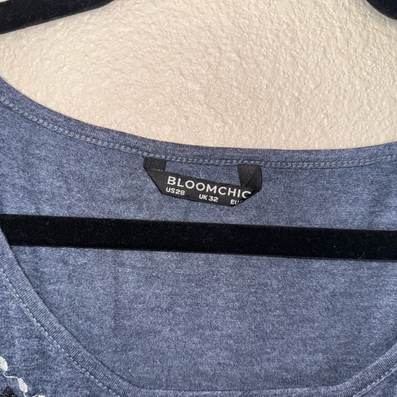 BloomChic Blue Embroidered T-Shirt Size 28 - Picture 4 of 5